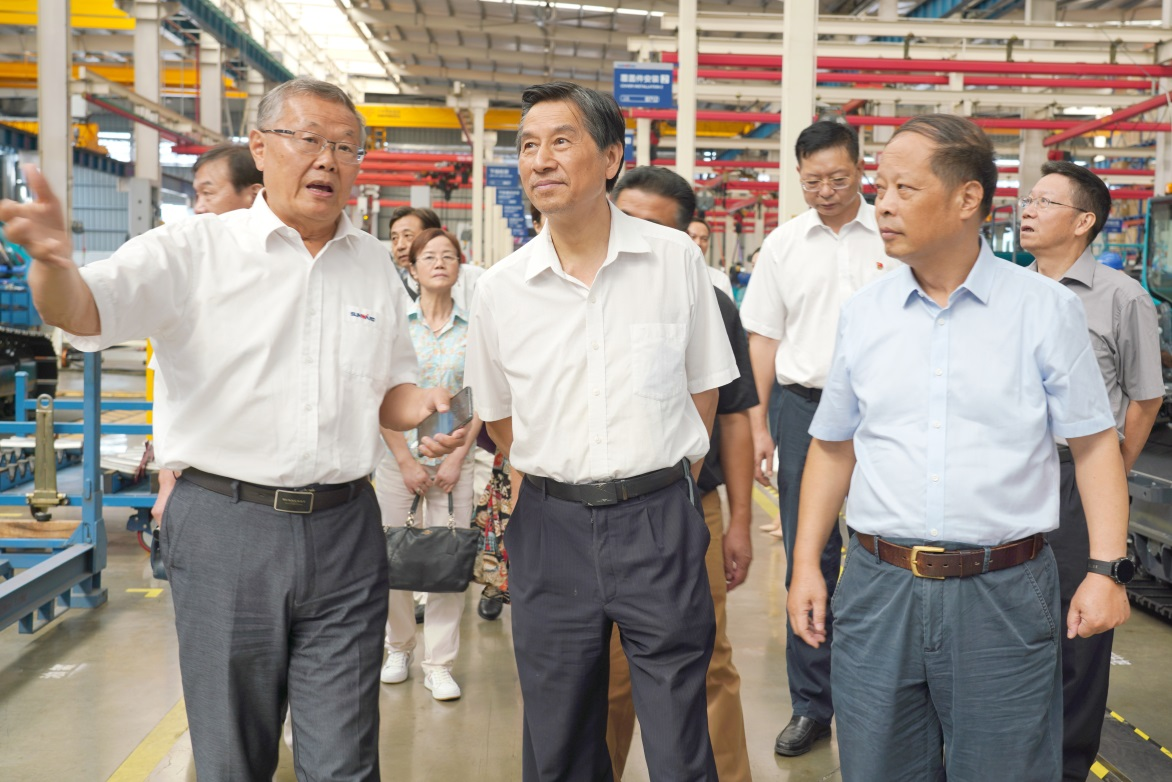 湖南省老科学手艺事情者一行到访yp街机智能