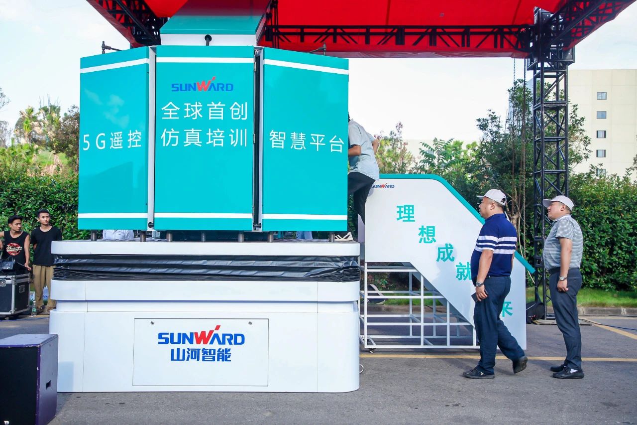 远程？？？？？？+仿真培训！全球首创5G？？？？？？胤抡媾嘌抵腔燮教ň柿料