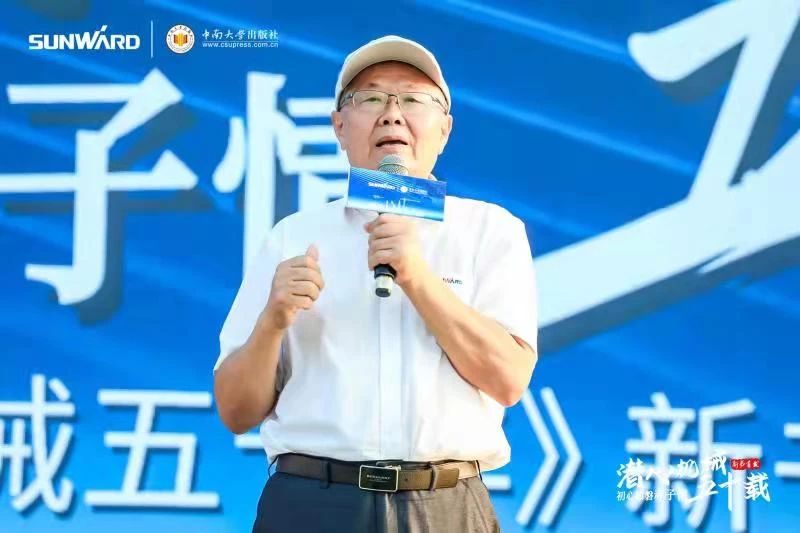 《何清华潜心机械五十年》新书宣布，，，，，，，背后尚有这些故事