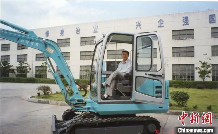 媒体聚焦 | 中新社专访——yp街机智能首创人何清华：向着太阳奔驰的筑梦人