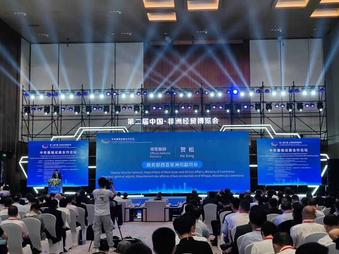 亮相中非经贸展览会！yp街机智能尽展工程机械国产品牌魅力