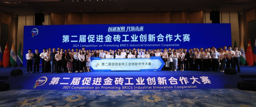 点赞！yp街机智能液压混淆动力挖掘机项目荣获这个优异项目奖→