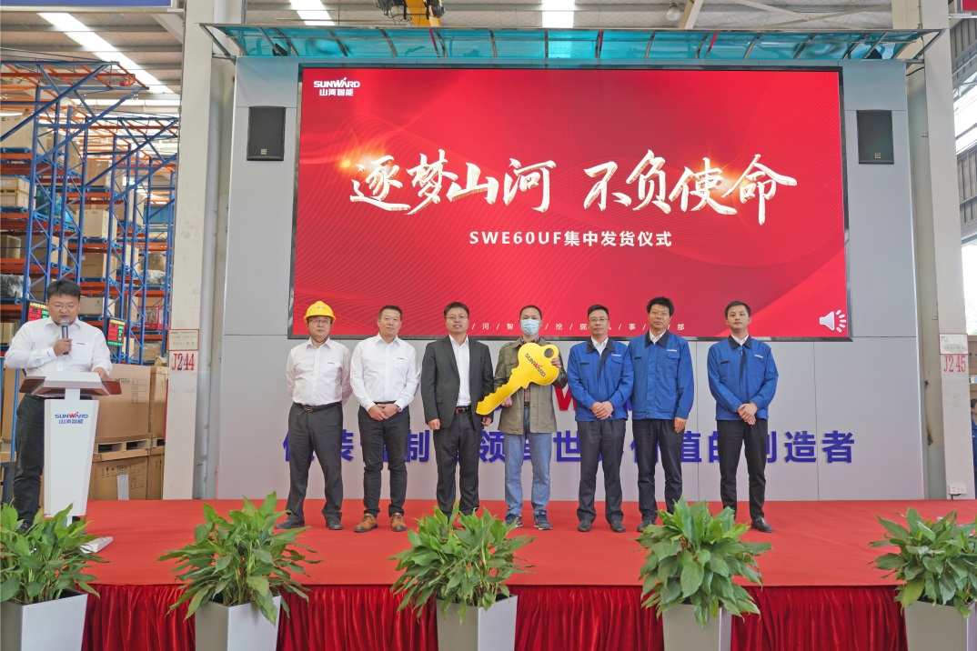助力祖国西南地区建设！yp街机智能海内首批SWE60UF无尾挖掘机批量交付
