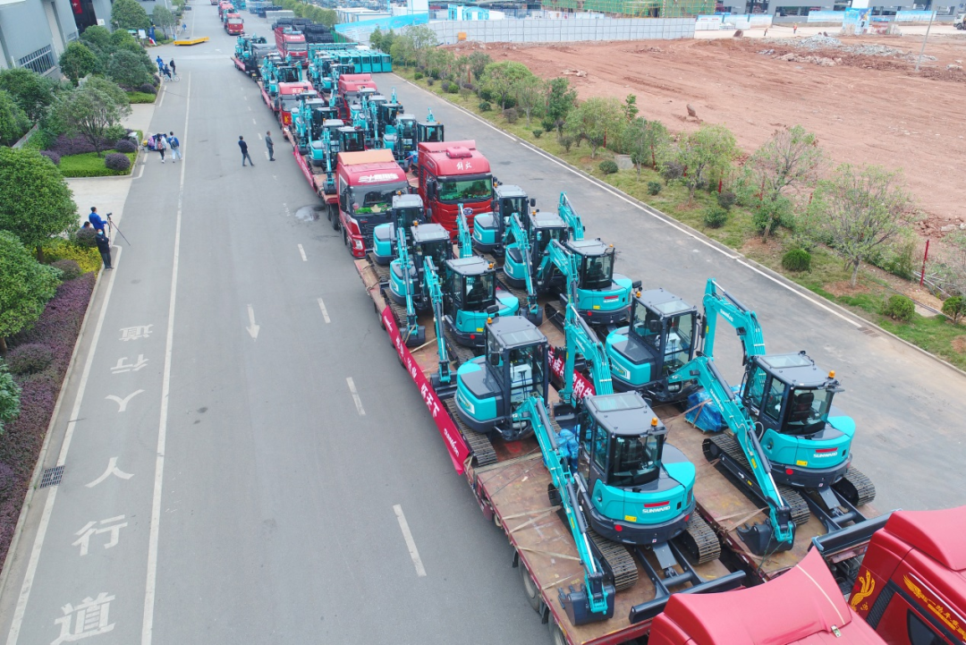 助力祖国西南地区建设！yp街机智能海内首批SWE60UF无尾挖掘机批量交付