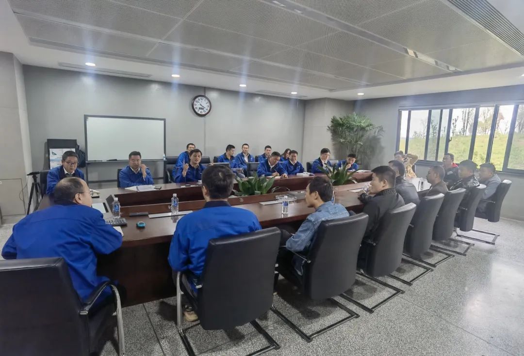 一起来“找茬”！10位“超等体验官”试驾yp街机智能最新“F系列”挖掘机