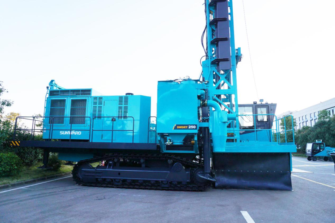 两种钻进模式+更大扭矩！yp街机智能自主研制的全液压牙轮钻机下线