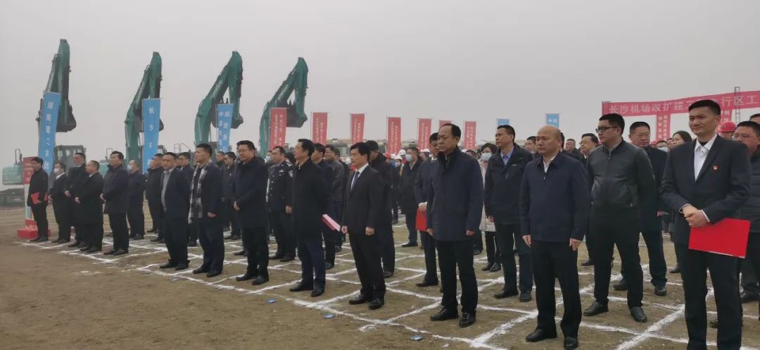 “yp街机绿”精彩亮相！yp街机智能装备周全助力长沙机场改扩建项目