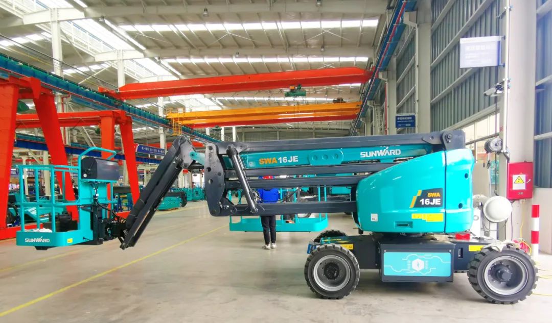 勇闯蓝海！yp街机智能两款臂式高空作业平台正式“出道”