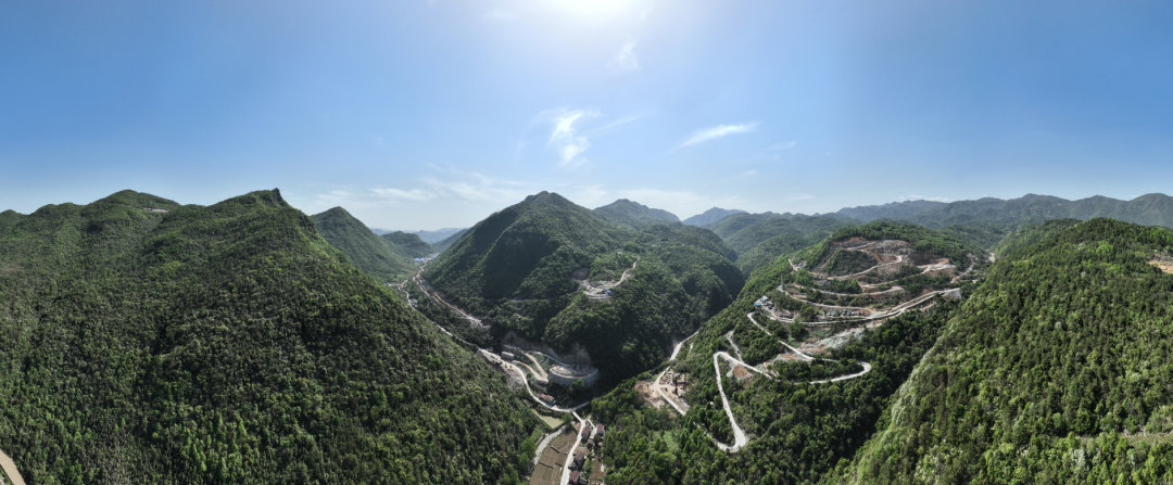 展现施工“奇效”！yp街机智能旋挖钻机强势助力炉慈高速公路建设