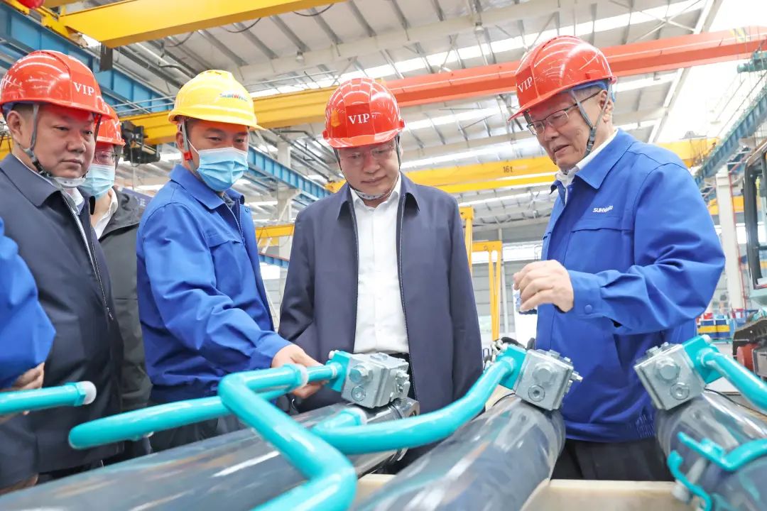 中铁二十局党委书记、董事长雷位冰带队造访yp街机智能