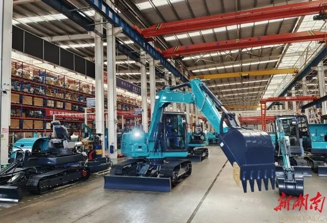 湖南日报 | 坚持立异驱动，，，yp街机智能助力打造国家主要先进制造业高地