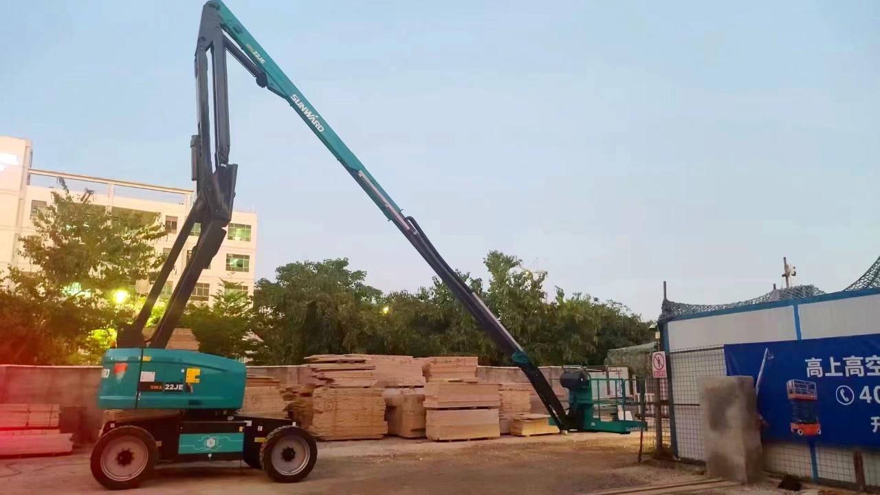 正式“上岗”！yp街机智能首台电动曲臂式高空作业平台入驻华南市场