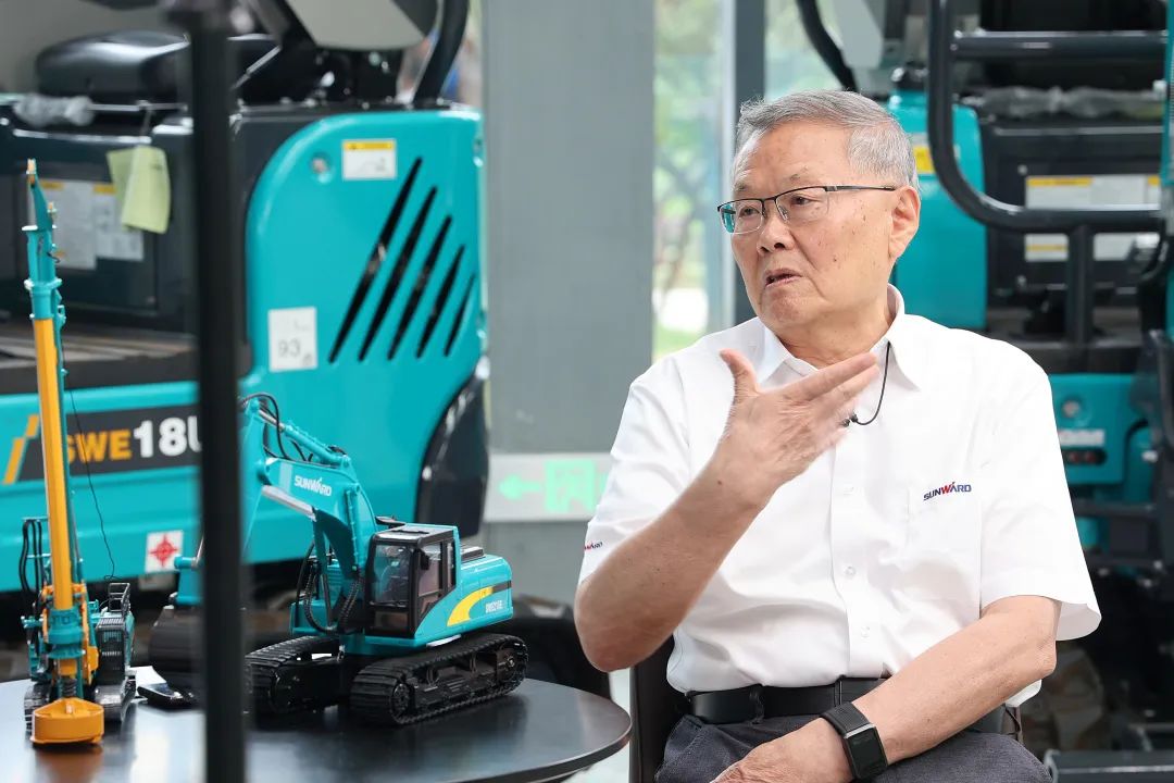 CGTN探厂！专访yp街机智能董事长、首席专家何清华花絮来了