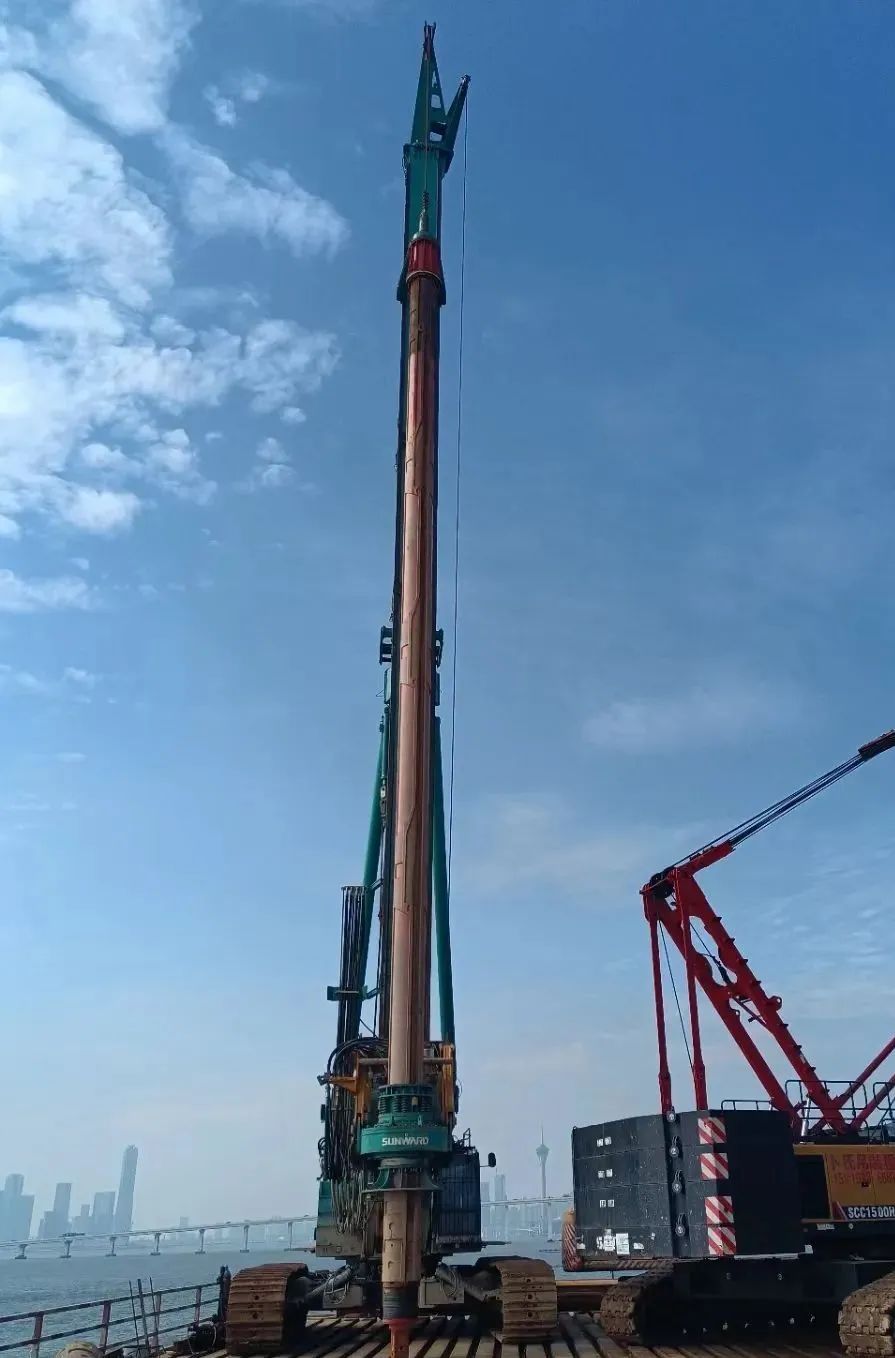 乘风破浪的旋挖钻机！yp街机智能助建澳氹第四跨海大桥