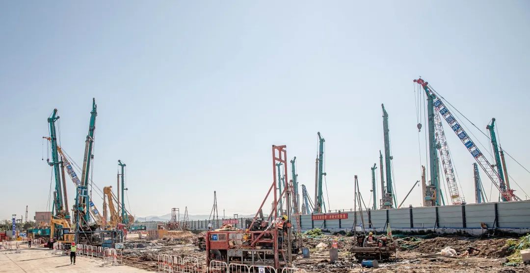 “yp街机绿”再现大湾区！yp街机智能旋挖钻机组团助建广州白云机场项目