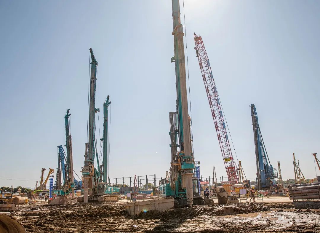 “yp街机绿”再现大湾区！yp街机智能旋挖钻机组团助建广州白云机场项目