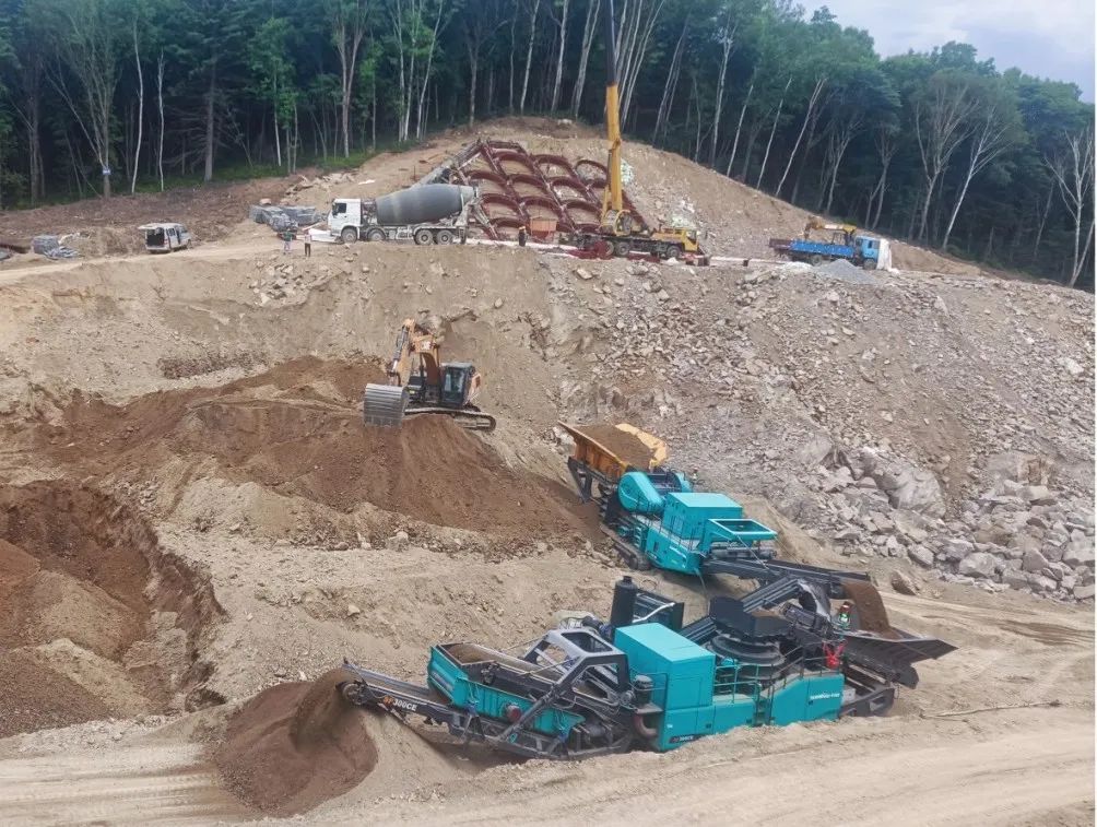 yp街机普石勒成套移动破碎装备助力哈伊高铁铁伊段建设