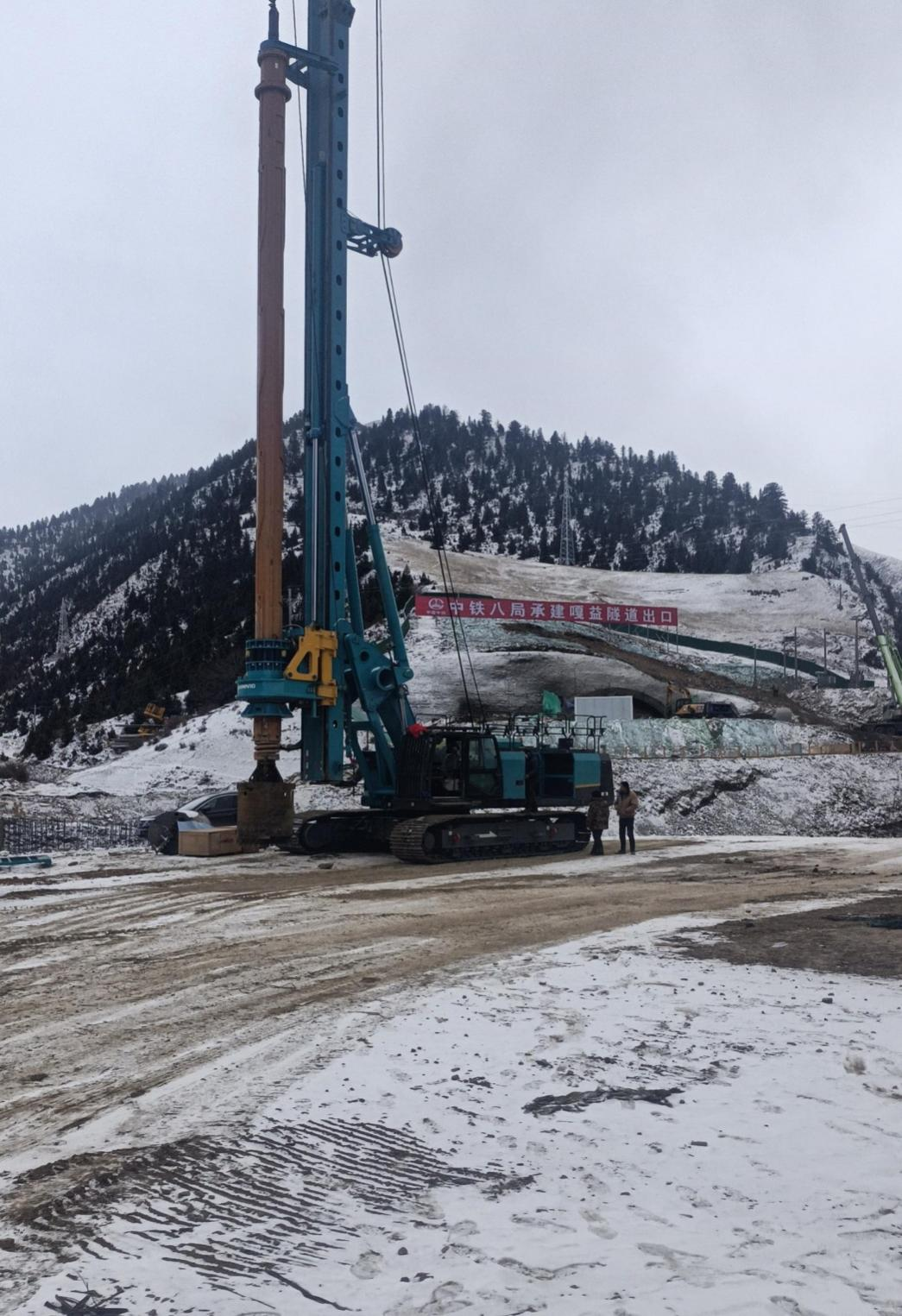 决战“天下之巅”！yp街机智能旋挖钻机实力助建川藏铁路
