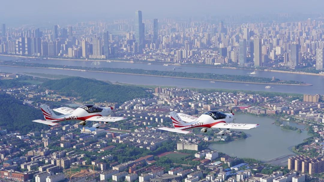 湖南省委常委、常务副省长李殿勋一行考察调研yp街机科技