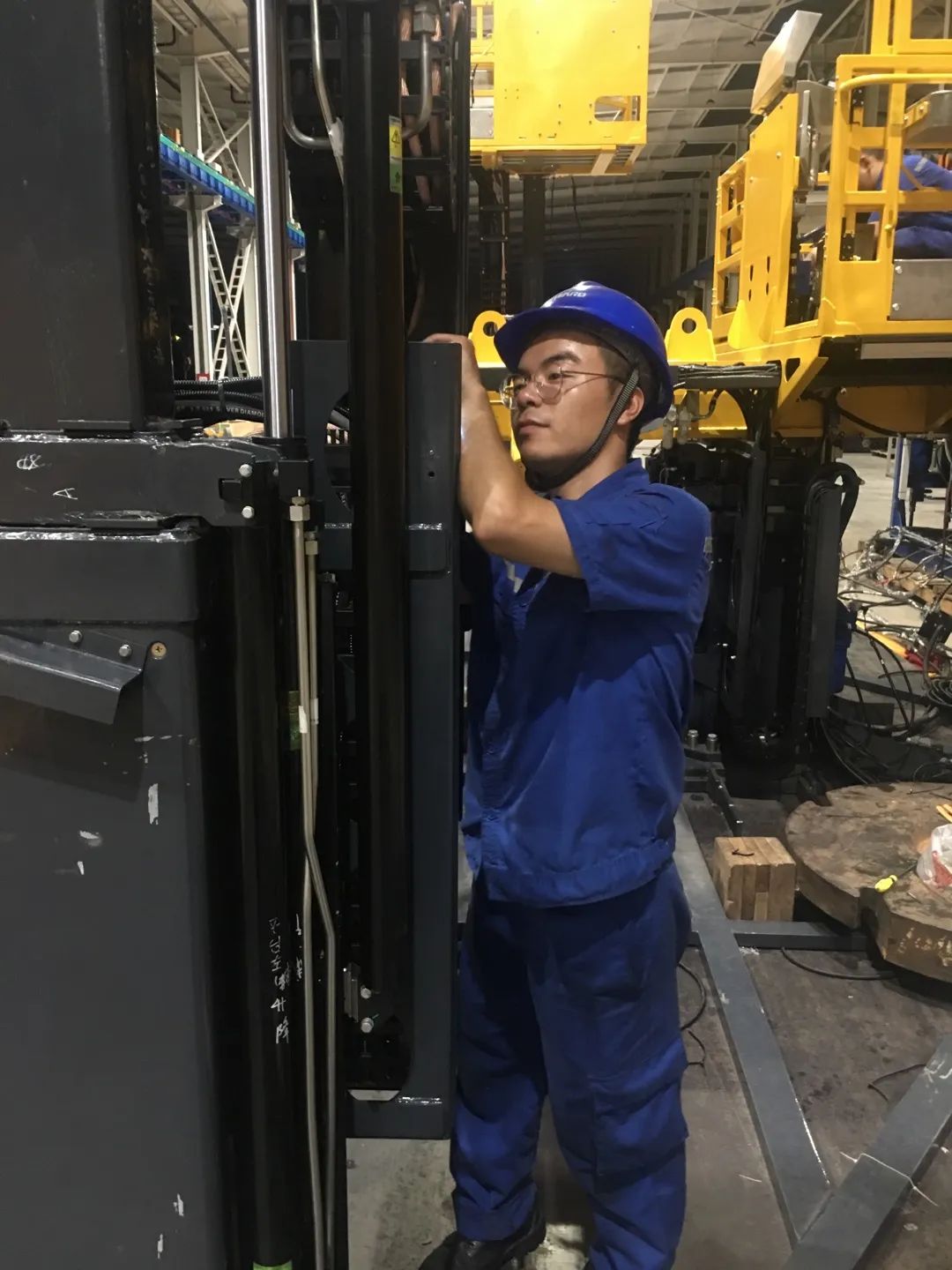 为铁路运输保驾护航！yp街机智能自主研制首套三平台作业装置乐成交付