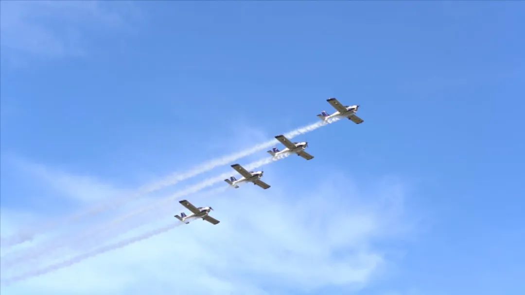 空中着花、大坡度盘旋、俯冲跃升……看yp街机航行演出队炫技2022湖南航展动态展