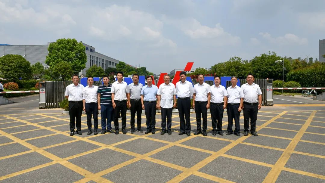 国家应急治理部郭治武局长一行考察yp街机智能无人化应抢救援装备