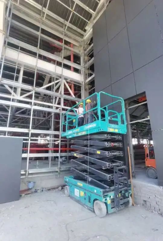 众志成城抗疫情！yp街机智能高空机械助力惠州方舱医院建设