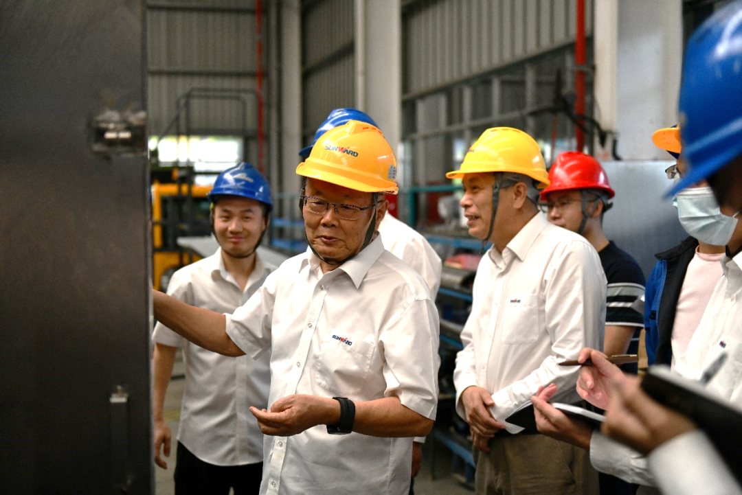 “王炸”！yp街机特装全自动捣炉车乐成下线