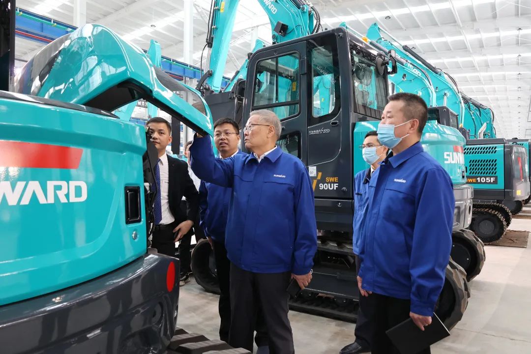 助力“双碳”目的！yp街机智能集中宣布F系列国四挖掘机