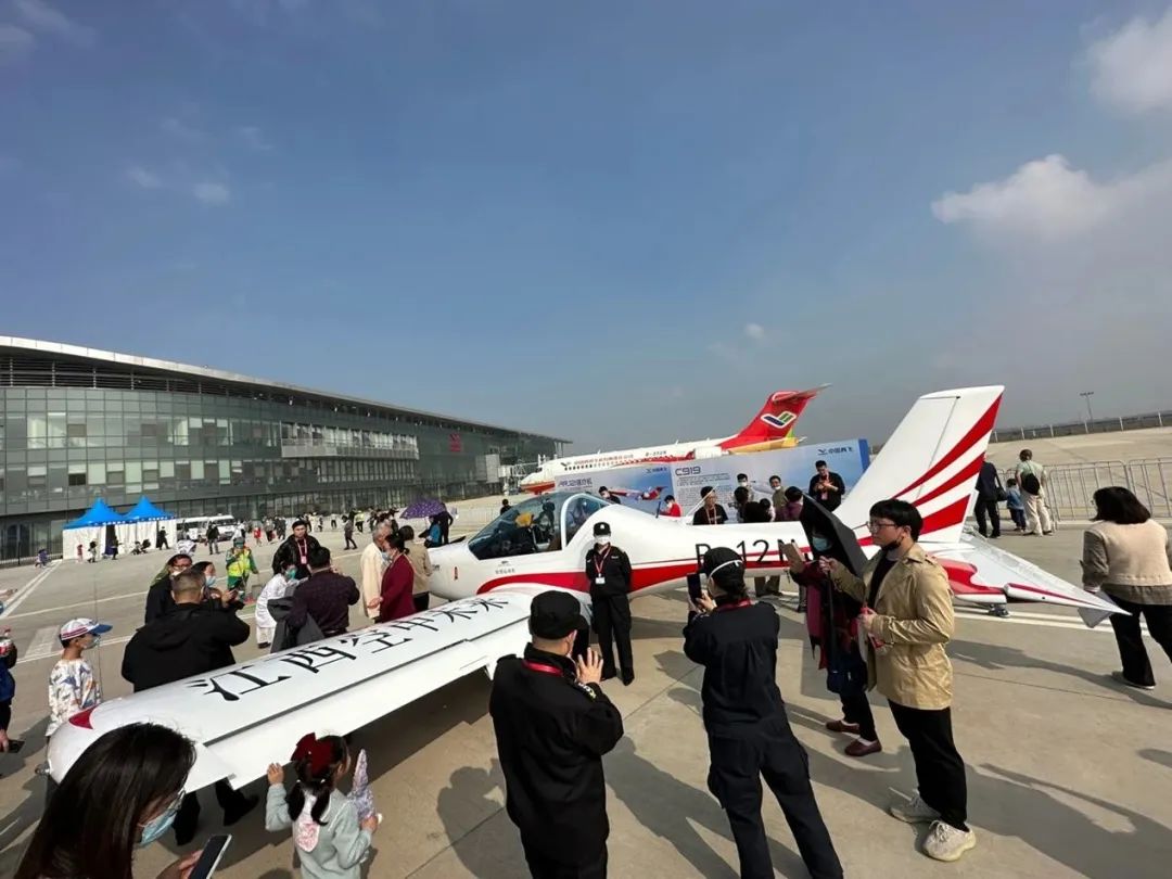 逆势翱翔！yp街机航空携手相助同伴亮相2022南昌航行大会