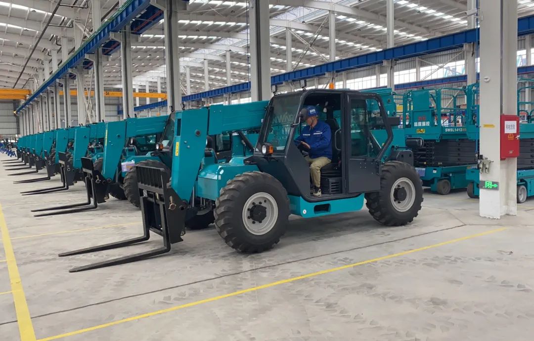 吹响复工“冲锋号”，，，，，全力冲刺“开门红”！yp街机智能高空机械复工复产举行时