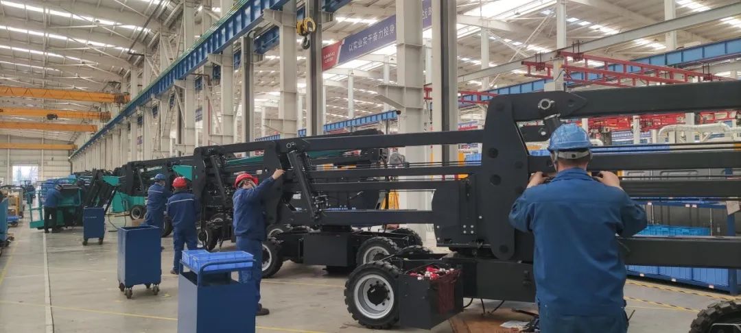 吹响复工“冲锋号”，，，，，全力冲刺“开门红”！yp街机智能高空机械复工复产举行时