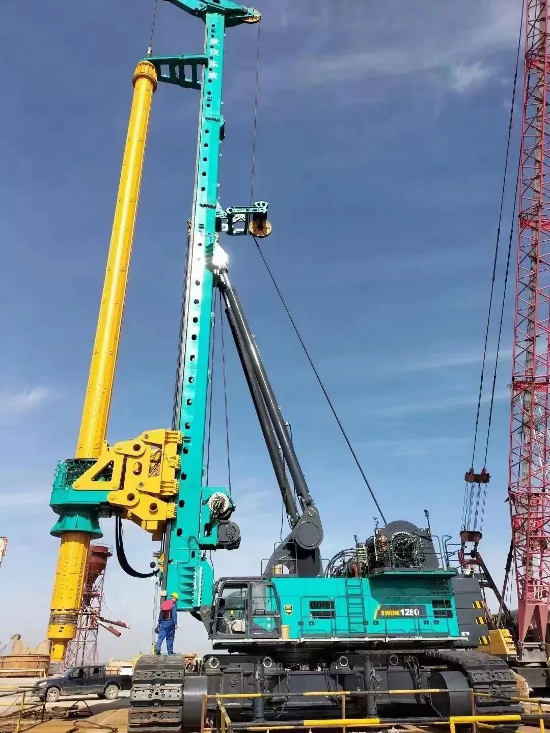 首桩开钻！yp街机智能超等旋挖实力助建天下最大跨度公铁两用大桥