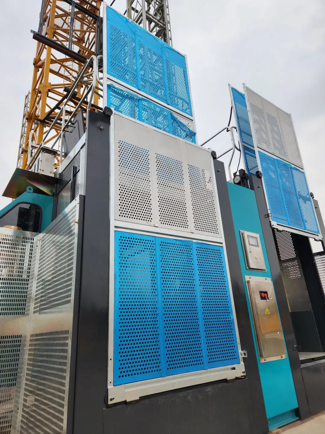 科技显能、再添新品！yp街机江麓智能施工升降机乐成下线