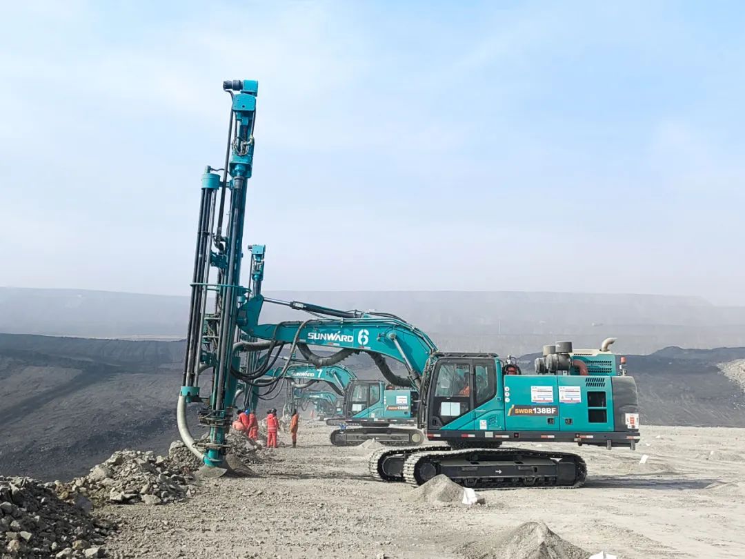 “绿色智能矿山建设专家”！yp街机智能全新一代切削潜孔一体式钻机重拳出击