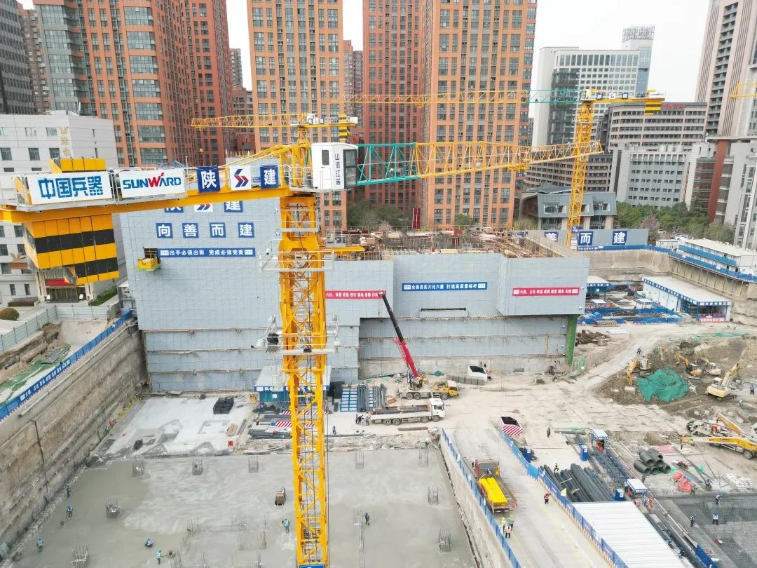 郁勃西北！yp街机江麓修建起重机械助建西安都会经济圈