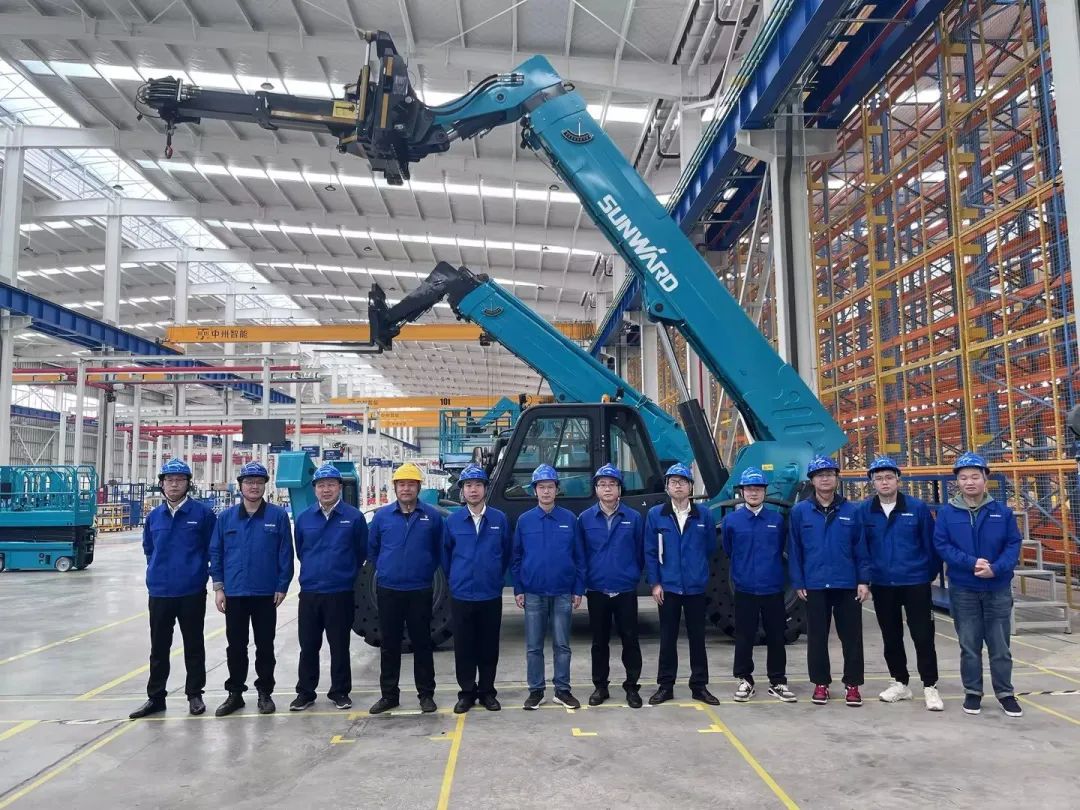 独家定制！yp街机智能油缸替换机械人顺遂下线