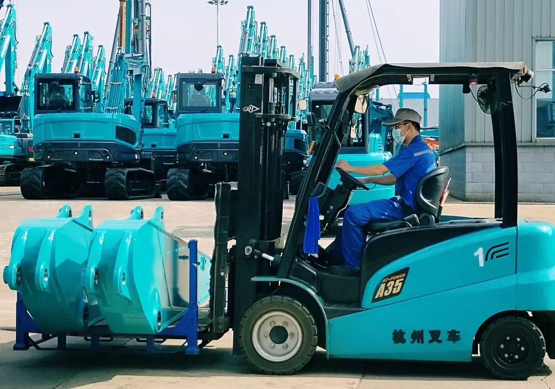 劳动庆幸，，，，，创立伟大！纪录那些通俗且伟大的劳动瞬间