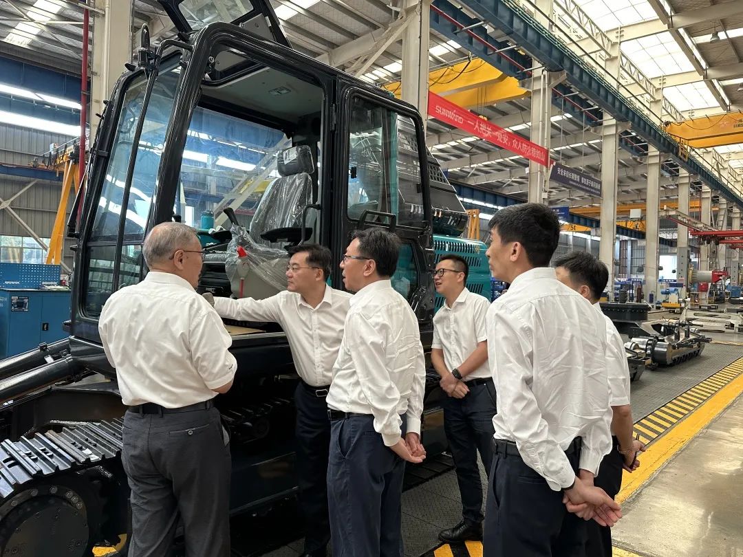 中国联通集团副总司理梁宝俊到访yp街机智能