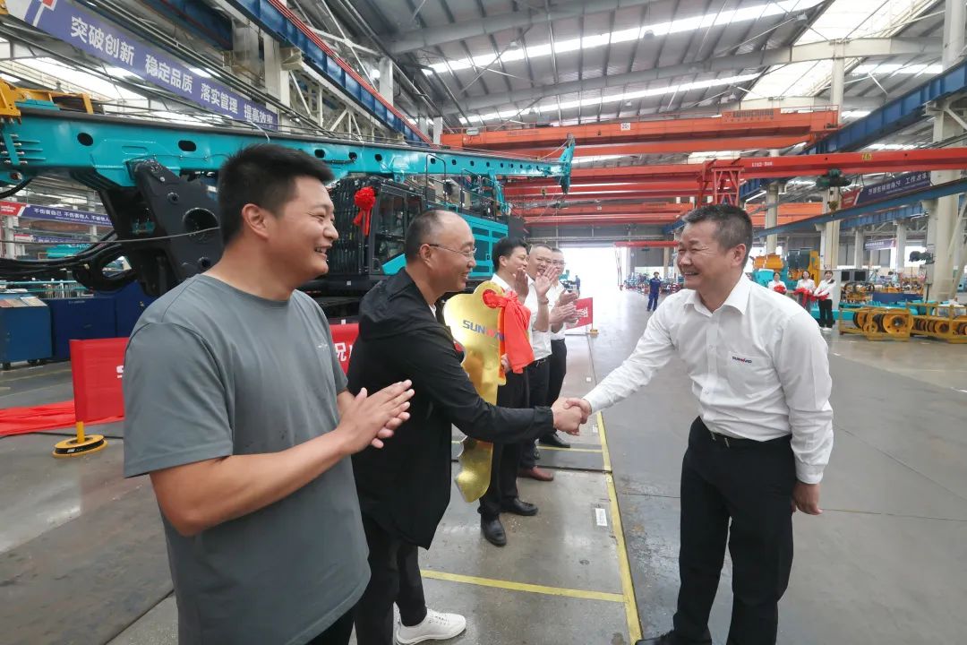 助力“双碳”、绿动未来！yp街机智能增程式电动旋挖钻机、液压混淆动力旋挖钻机齐交付