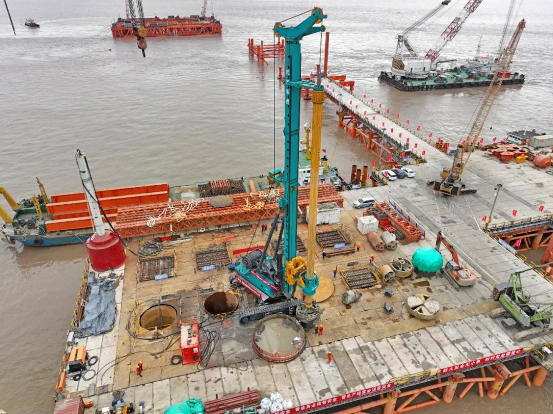 新战绩+1！yp街机智能超等旋挖钻机创6.3米直径钻孔新纪录