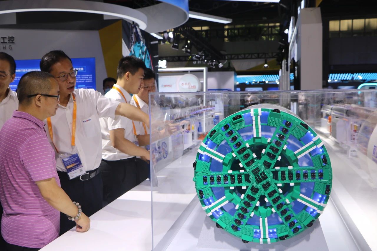 中铁yp街机亮相首届广州大湾区国际轨道交通工业生长论坛暨展览会