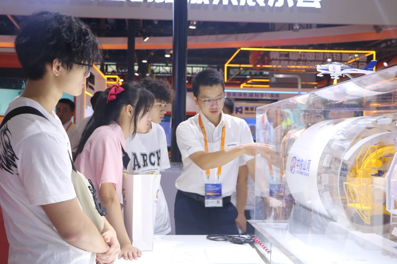 中铁yp街机亮相首届广州大湾区国际轨道交通工业生长论坛暨展览会