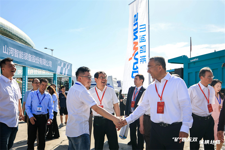 “矿”世无双，，，，，纵横丝路！yp街机智能亮相第十三届新疆国际矿业与装备展览会