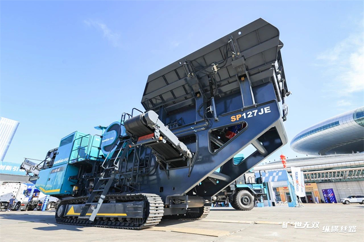 “矿”世无双，，，，，纵横丝路！yp街机智能亮相第十三届新疆国际矿业与装备展览会