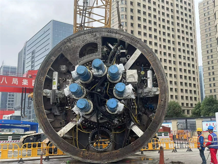 首战华东市场。。≈刑鷜p街机杭德市域铁路工程地莫区间左线盾构机顺遂始发