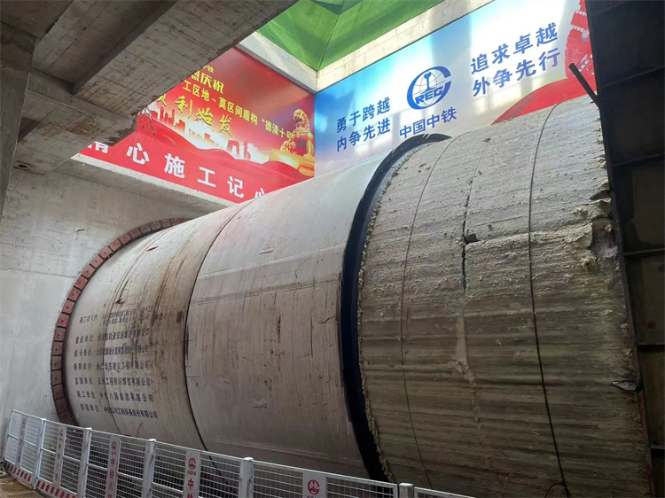 首战华东市场。。≈刑鷜p街机杭德市域铁路工程地莫区间左线盾构机顺遂始发