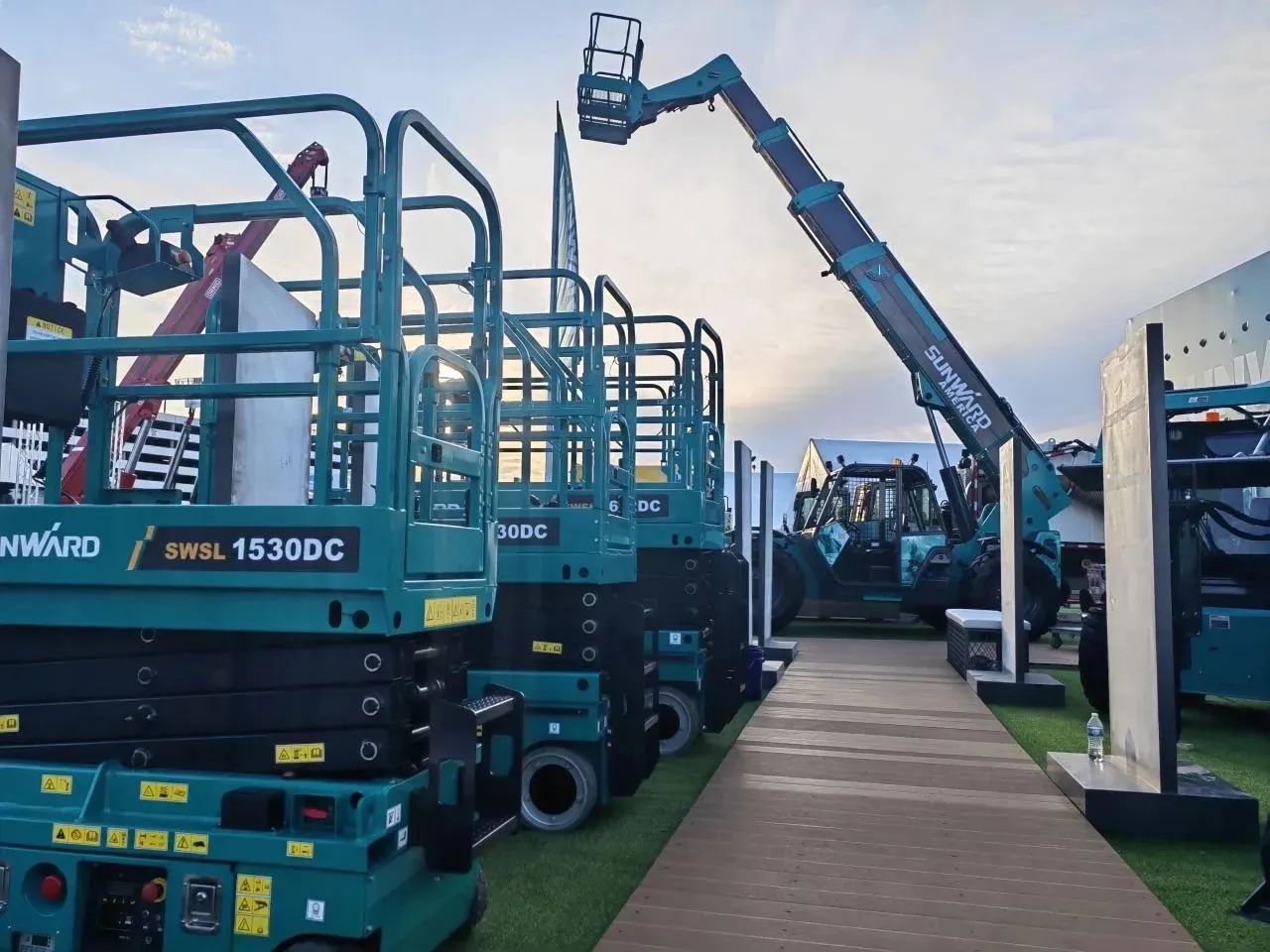 外洋销售同比增添超200%！yp街机智能高空机械阔步“出海”