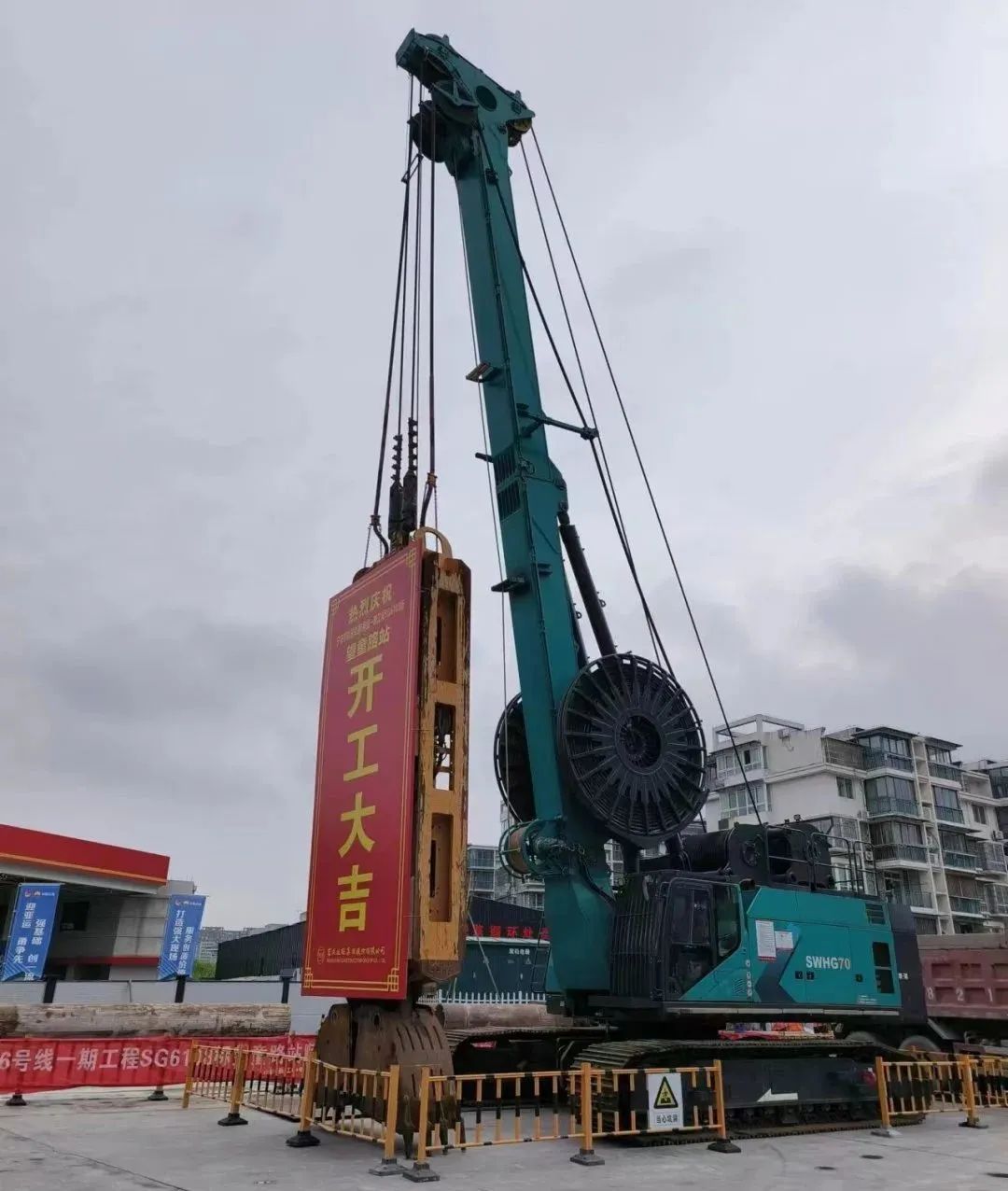 助力海内国际重大工程！yp街机智能液压抓斗实力“出圈”