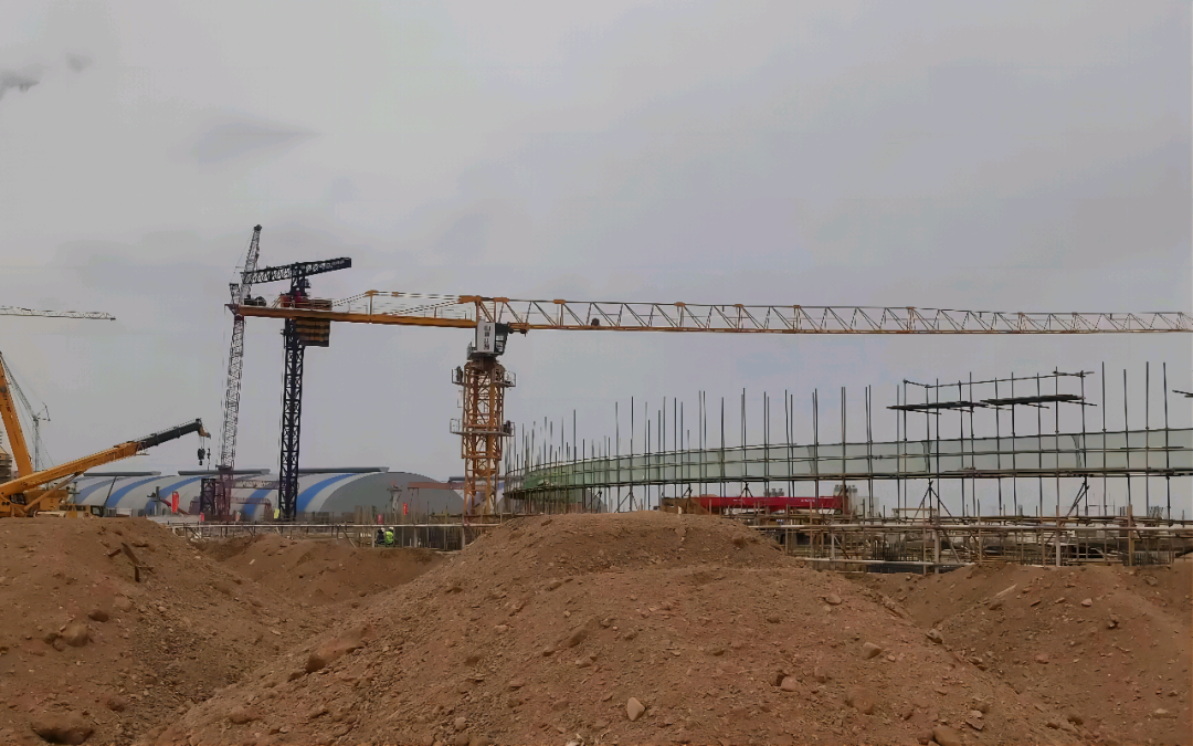 大漠沙漠展雄姿！yp街机江麓塔机助力常乐电厂项目